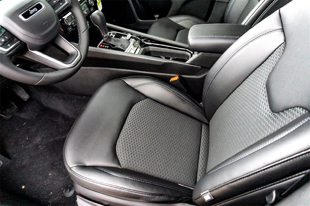 New 2026 Jeep Compass Latitude image 10