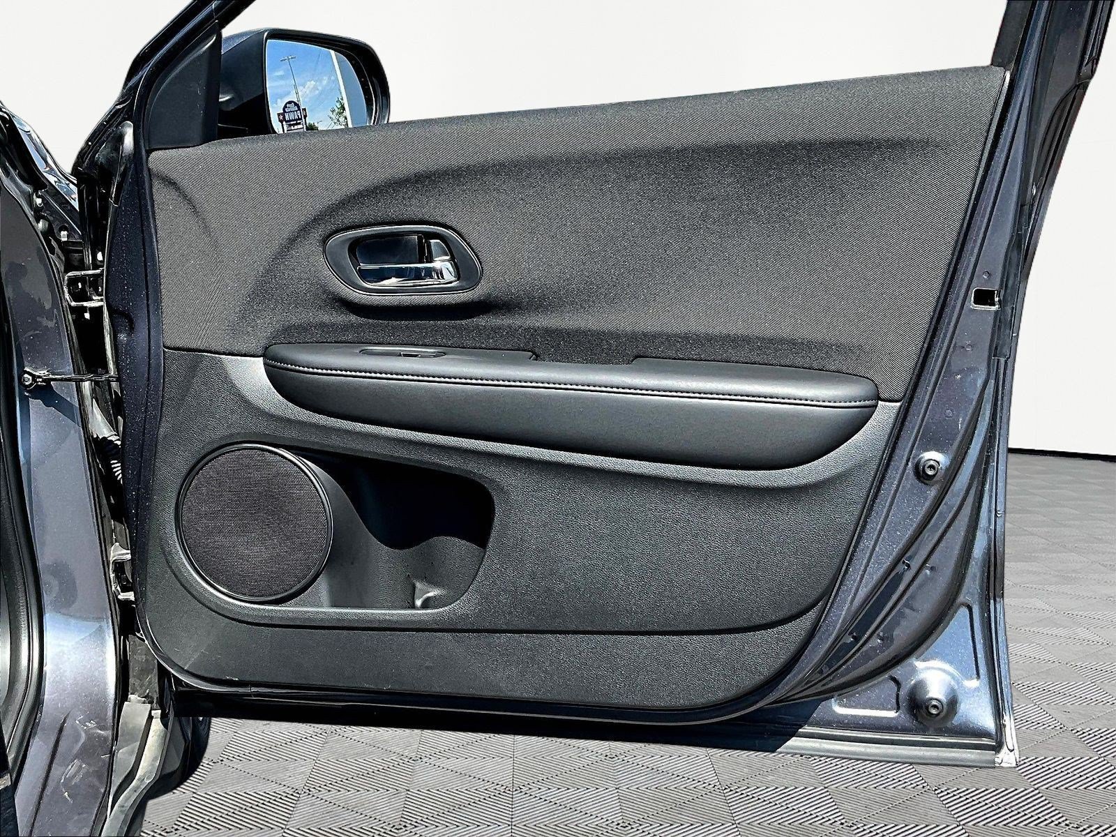 Used 2021 Honda HR-V LX image 27