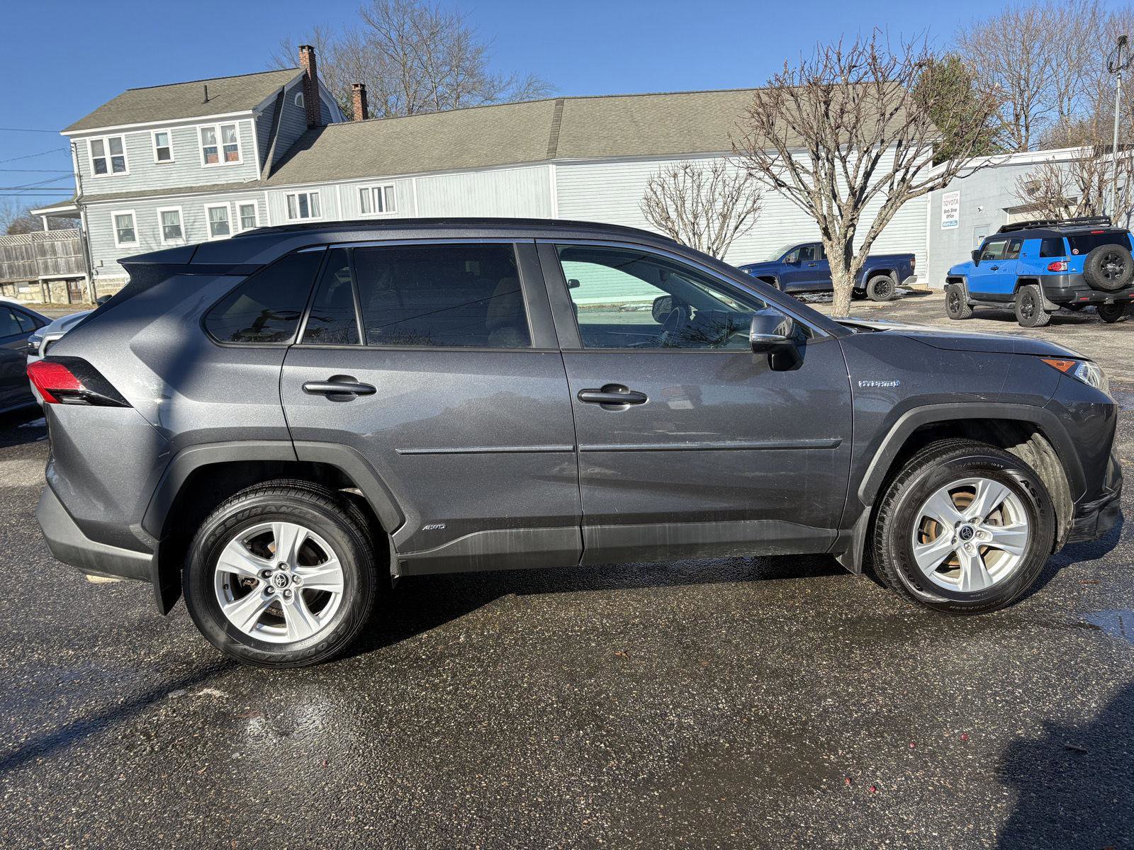 Used 2021 Toyota RAV4 XLE image 8