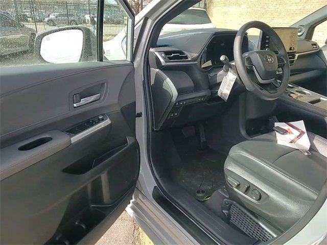 Certified 2024 Toyota Sienna XLE Woodland Edition image 10