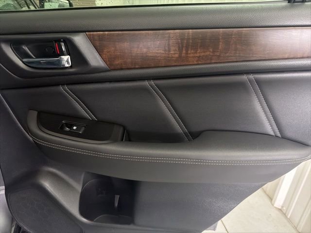 Used 2019 Subaru Outback 3.6R Limited AWD/4WD image 18