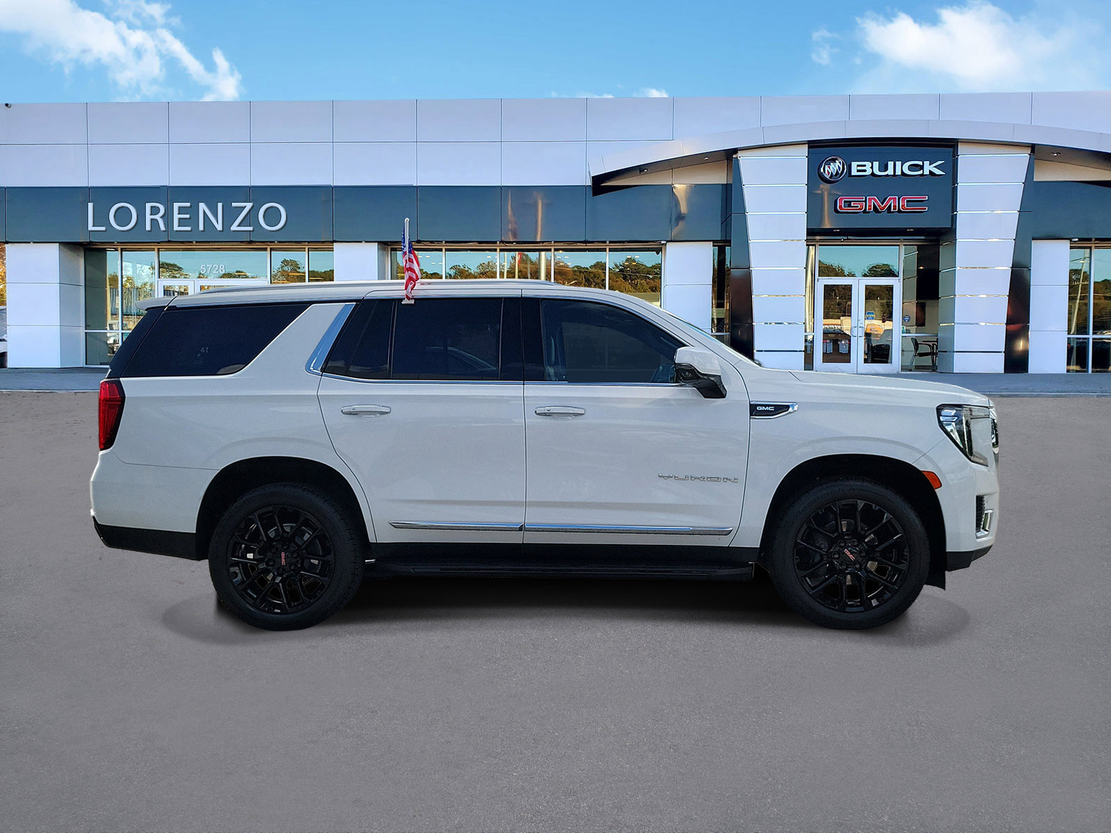 Used 2023 GMC Yukon SLT w/ SLT Luxury Package RWD image 4