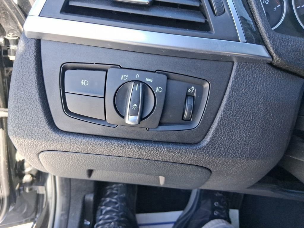 Used 2018 BMW 330i xDrive Sedan w/ Convenience Package image 23