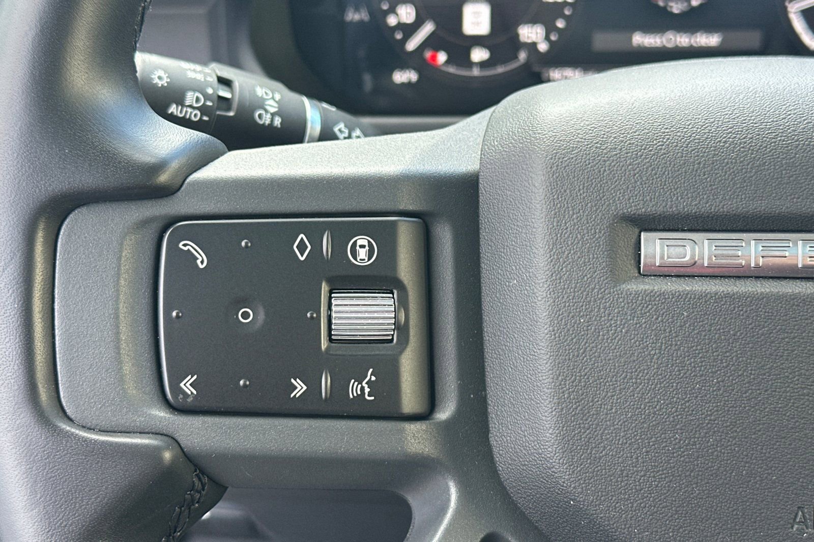 Used 2025 Land Rover Defender 110 S AWD/4WD image 30