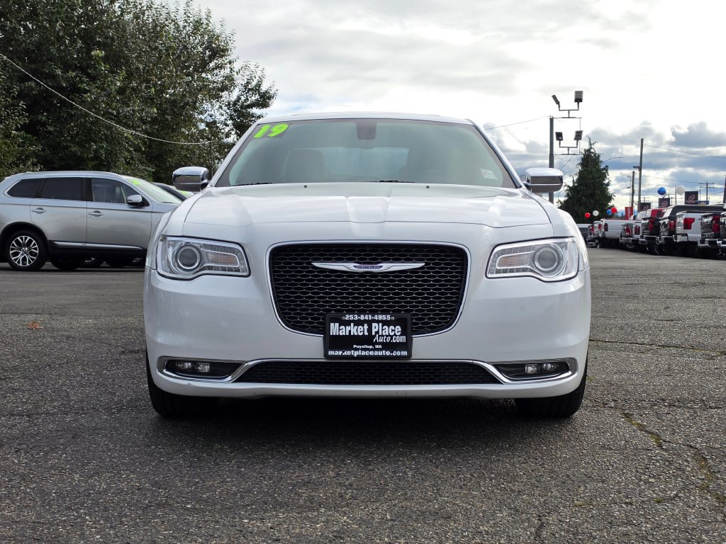 Used 2019 Chrysler 300 Limited AWD/4WD image 10