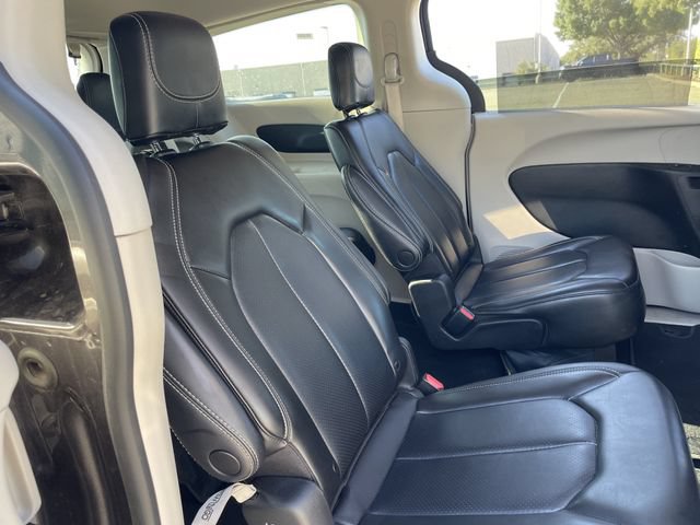 Used 2023 Chrysler Pacifica Touring-L FWD image 27