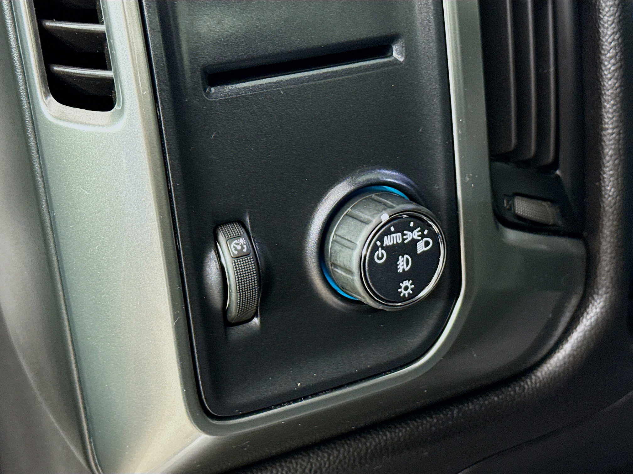 Used 2018 Chevrolet Silverado 1500 LT w/ All Star Edition image 9