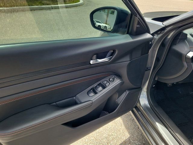 Used 2019 Nissan Altima 2.5 SR w/ SR Premium Package image 19