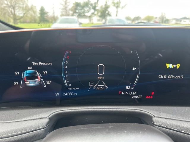 Used 2025 Cadillac XT4 Premium Luxury image 13