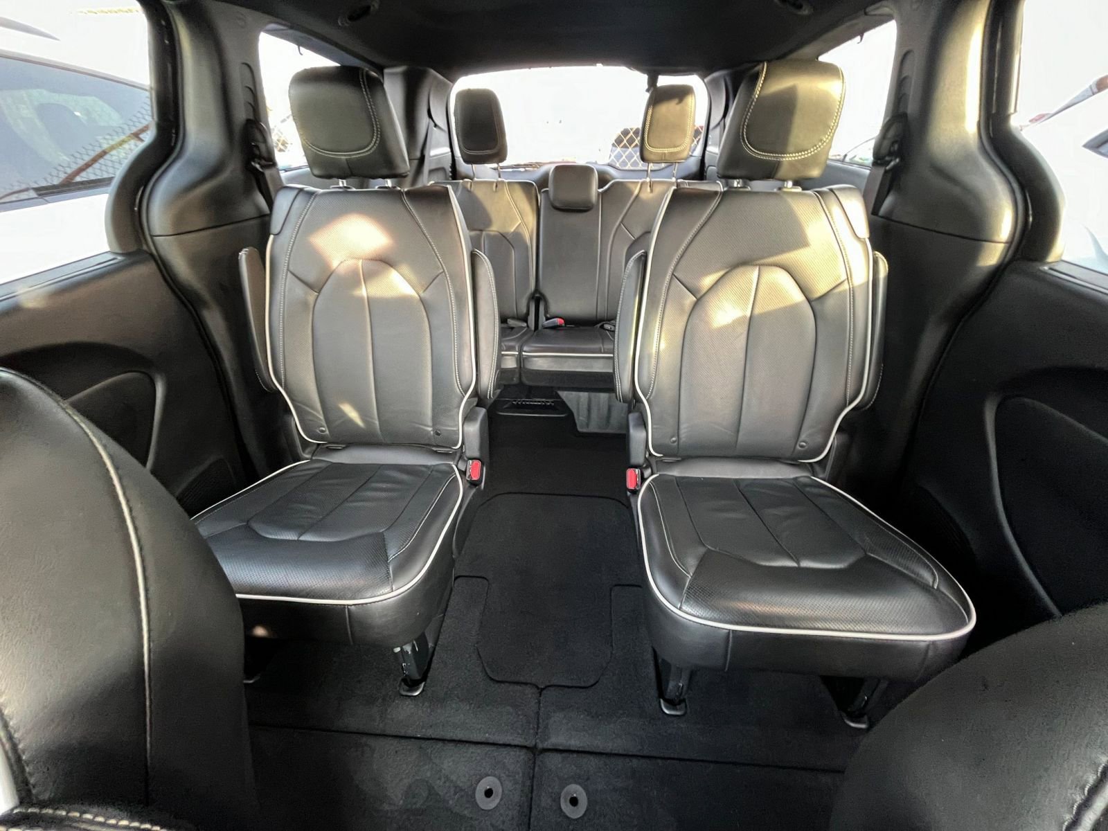 Used 2025 Chrysler Pacifica Limited image 43