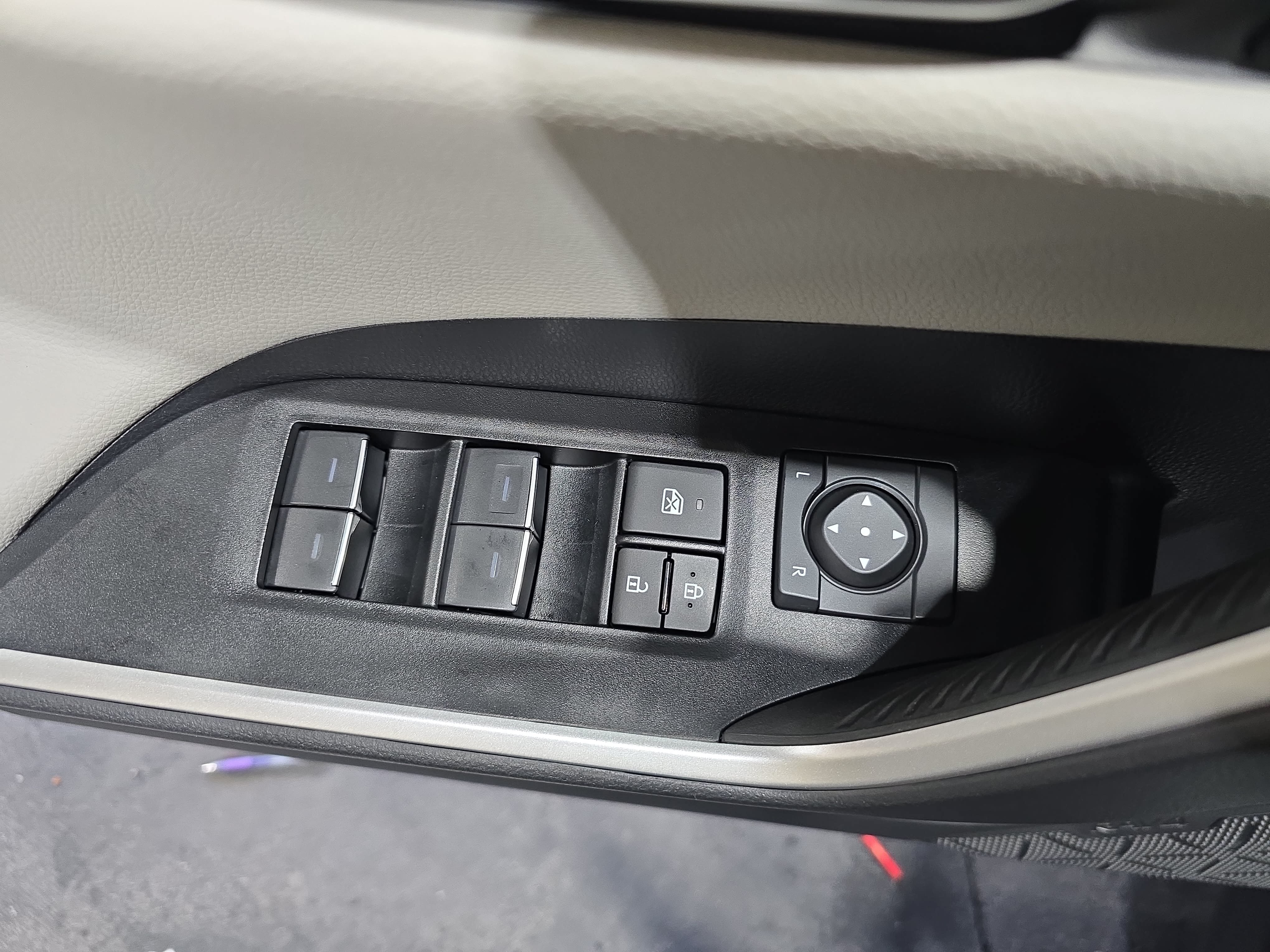 Used 2024 Toyota RAV4 Limited w/ Advanced Technology Package AWD/4WD image 27