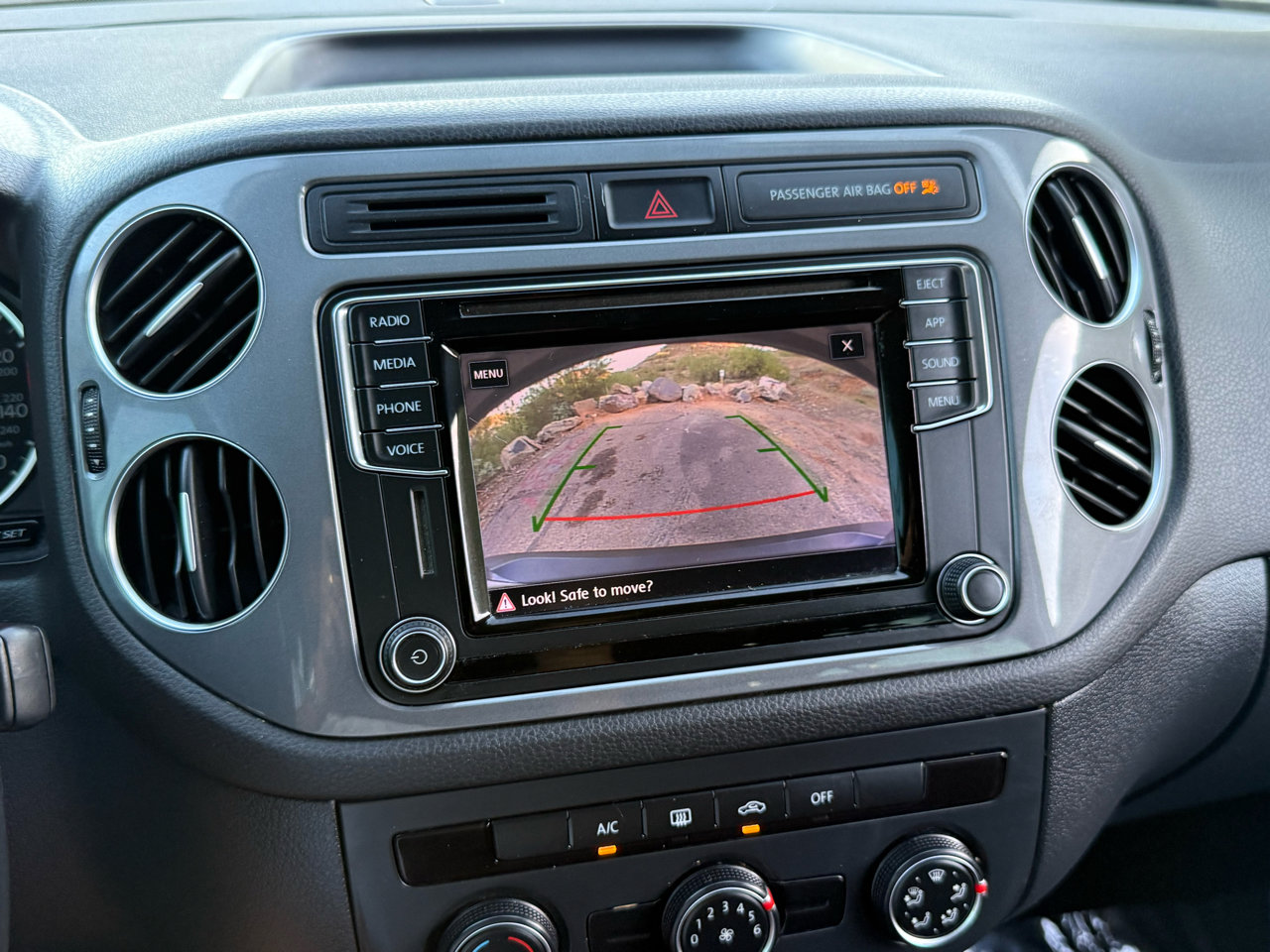 Used 2017 Volkswagen Tiguan Limited w/ Premium Package image 32