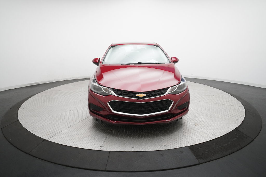 Used 2018 Chevrolet Cruze LT w/ Convenience Package FWD image 11