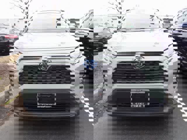 Used 2020 Toyota RAV4 XLE image 2