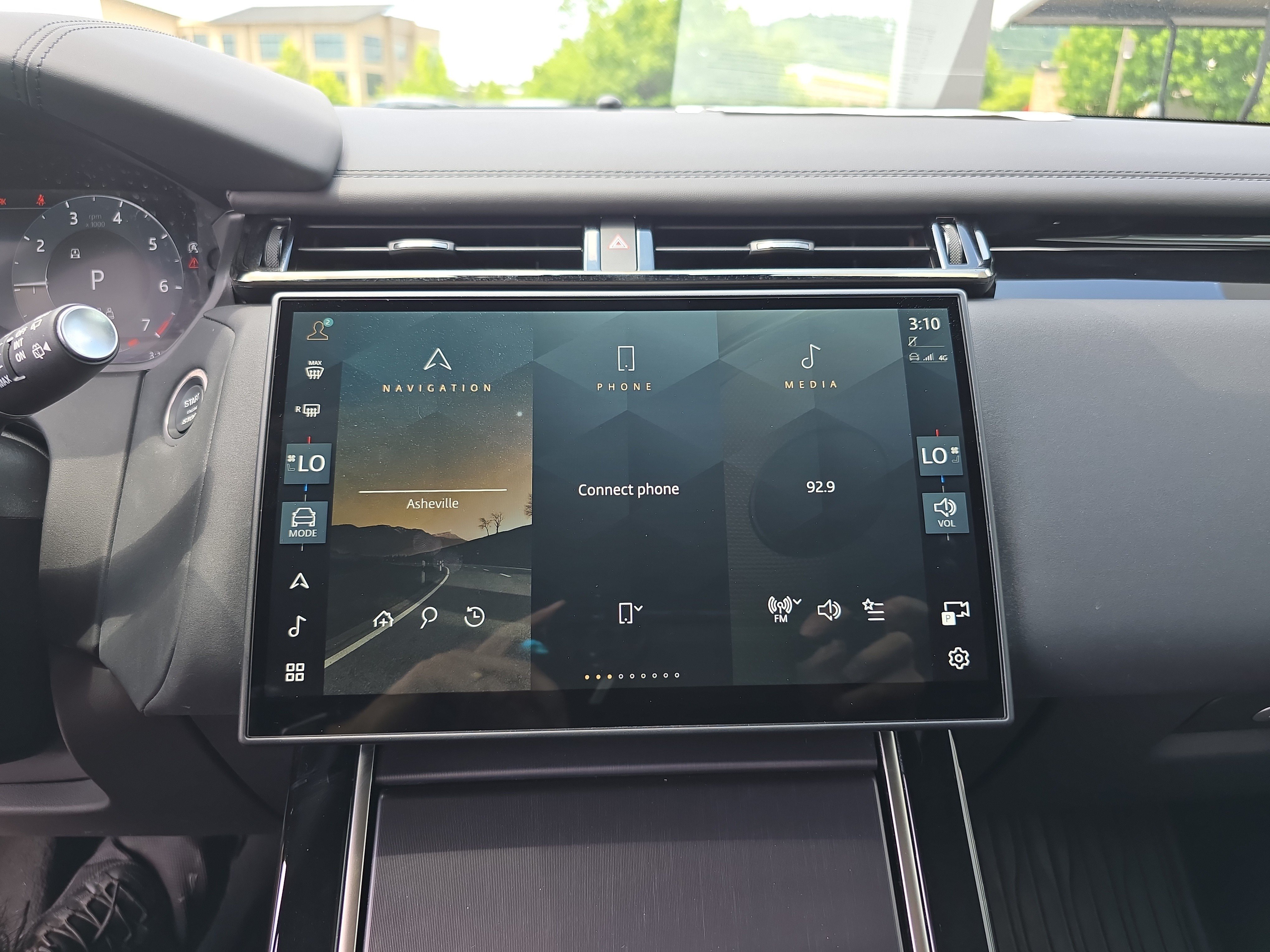Certified 2026 Land Rover Range Rover Velar Dynamic SE AWD/4WD image 26
