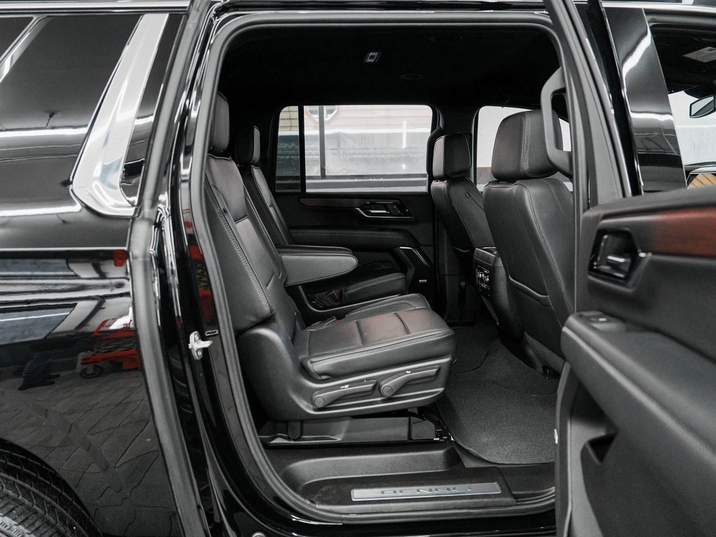 Used 2025 GMC Yukon XL Denali image 32
