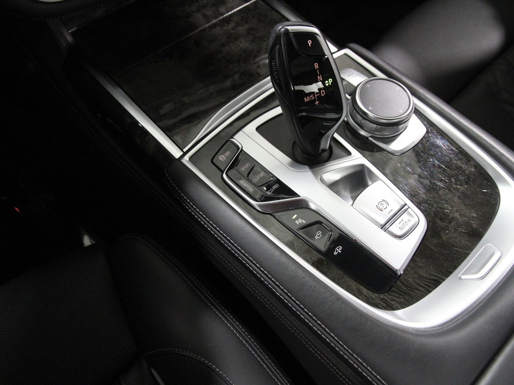 Certified 2022 BMW 740i xDrive w/ M Sport Package image 15