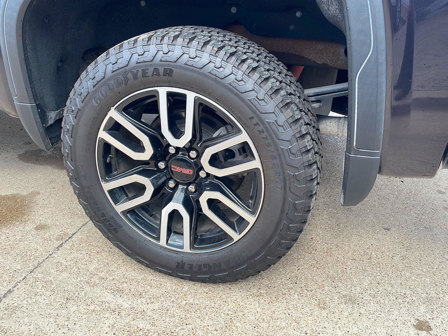 Used 2022 GMC Sierra 1500 AT4 w/ Technology Package AWD/4WD image 10