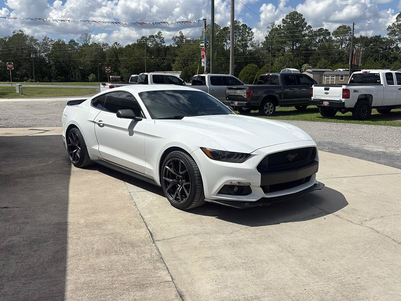 Used 2017 Ford Mustang Premium RWD image 3
