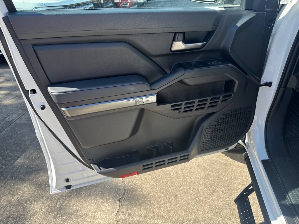 Used 2025 Toyota Tacoma TRD Sport AWD/4WD image 11