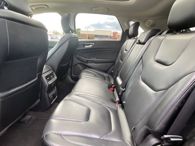 Used 2019 Ford Edge Titanium w/ Equipment Group 301A AWD/4WD image 31