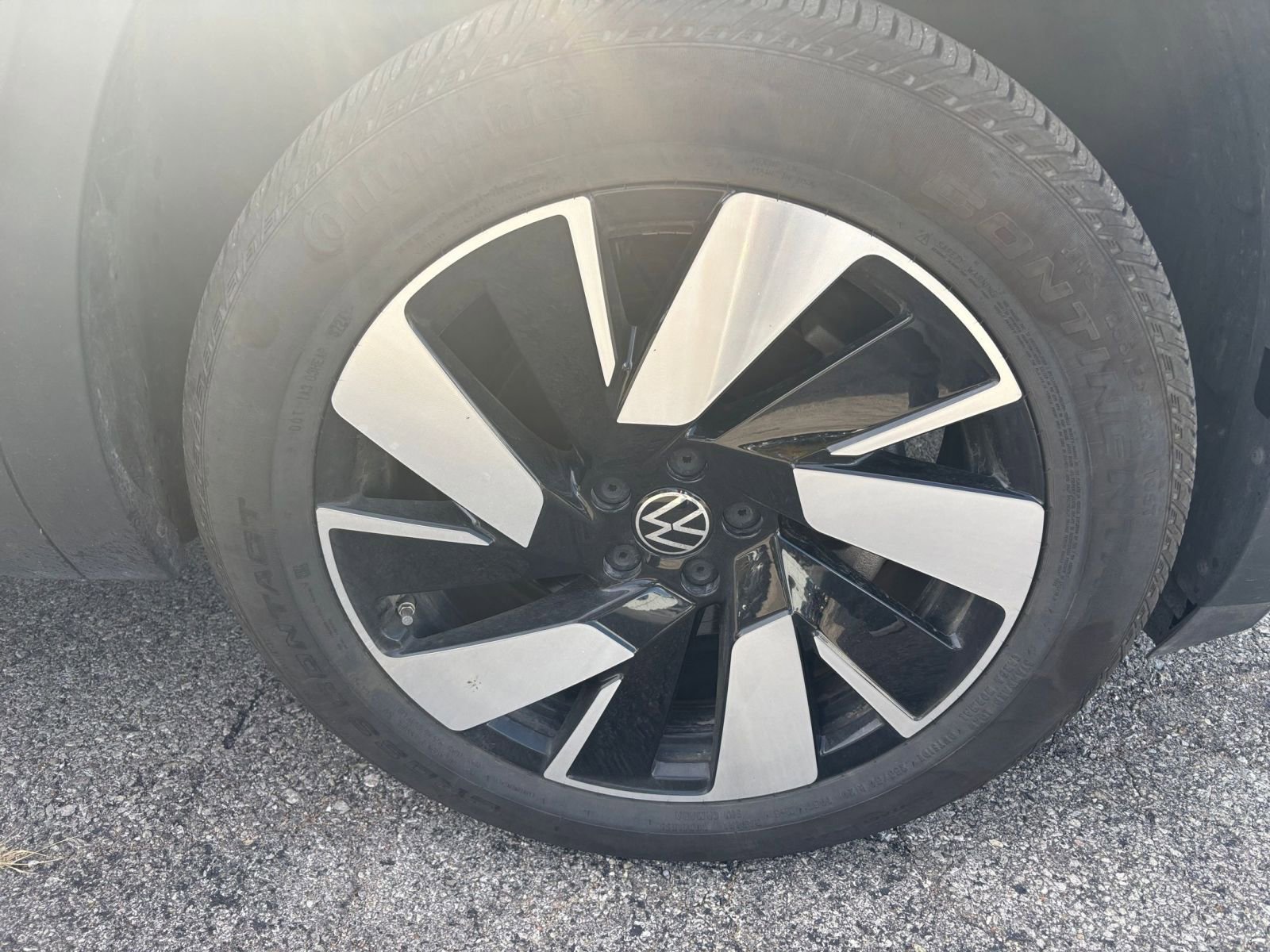 Used 2025 Volkswagen Atlas Cross Sport SE image 28