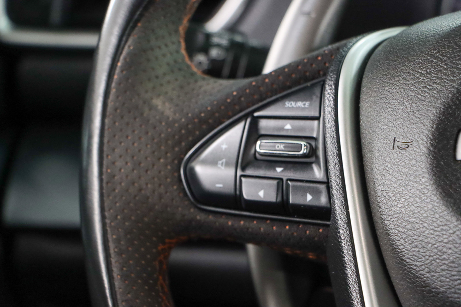 Used 2023 Nissan Maxima SR w/ Sport Mat Group FWD image 13
