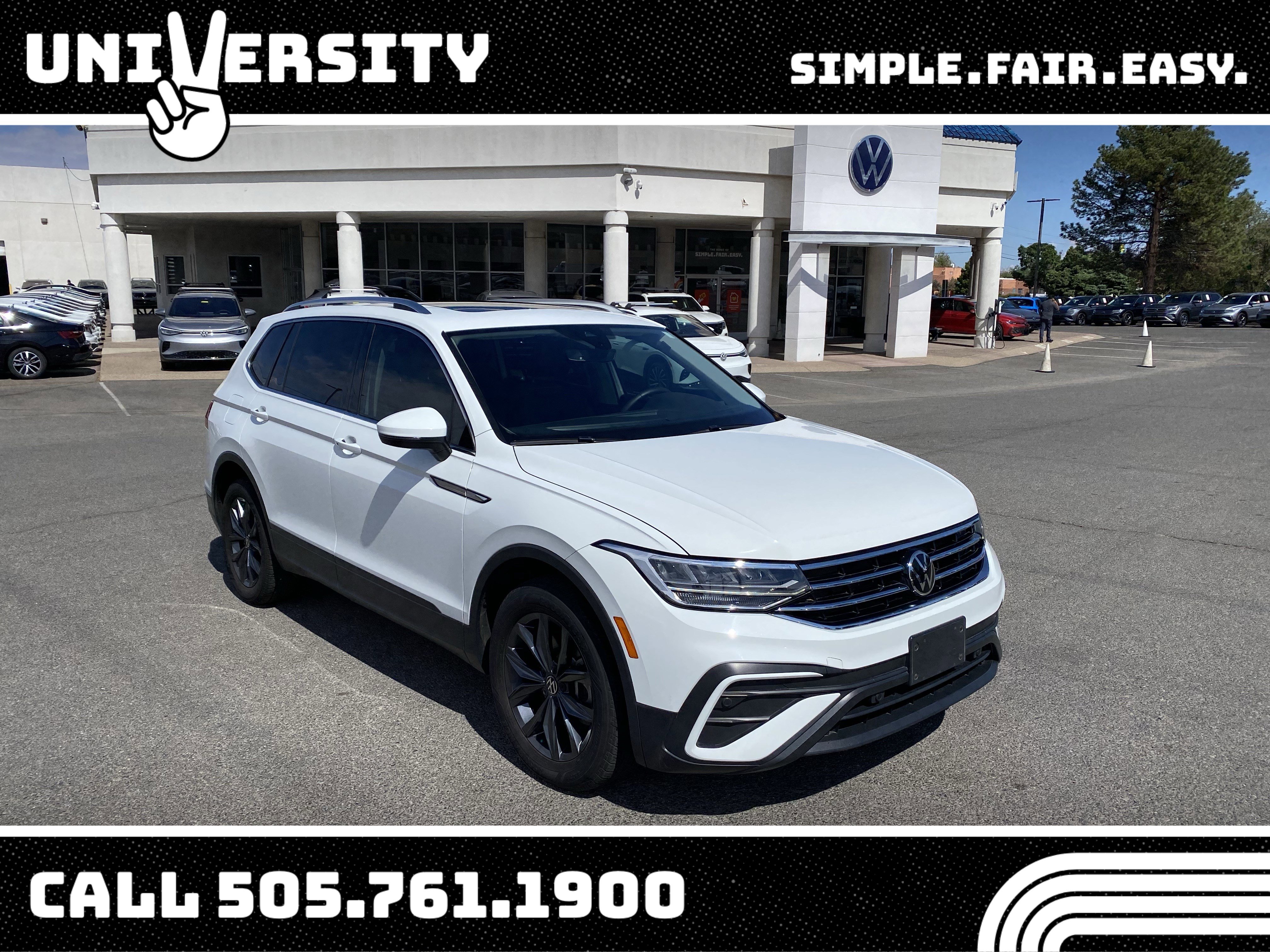 Used 2022 Volkswagen Tiguan SE w/ Panoramic Sunroof Package FWD image 1