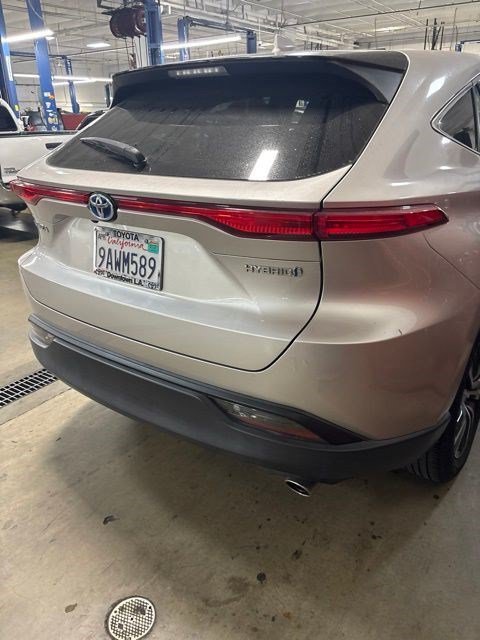 Used 2022 Toyota Venza LE AWD/4WD image 3