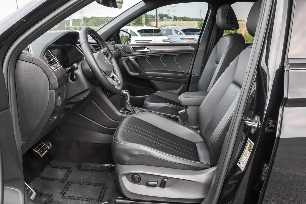 Used 2023 Volkswagen Tiguan SE R-Line FWD image 6