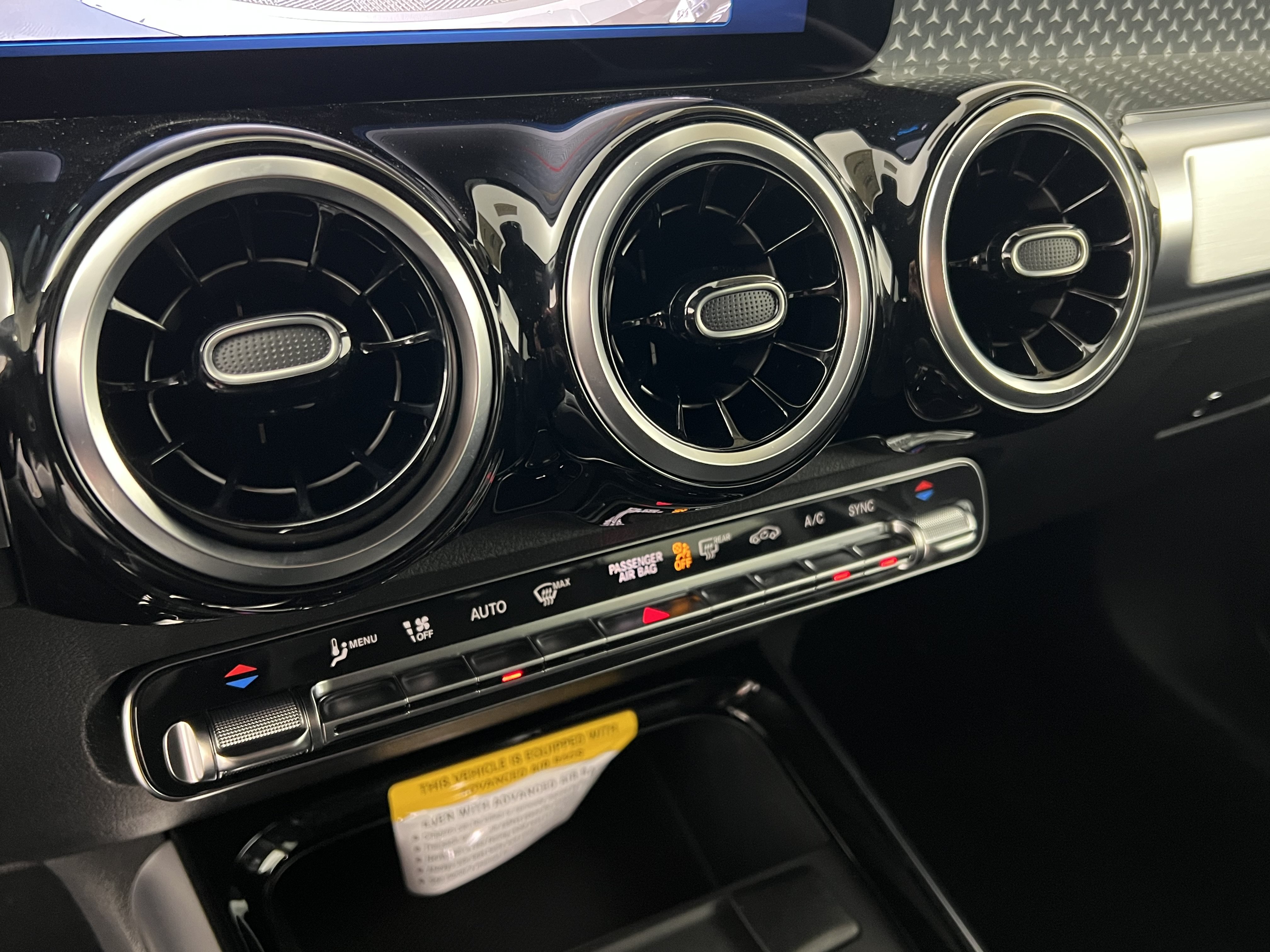 Used 2026 Mercedes-Benz GLB 250 4MATIC image 32