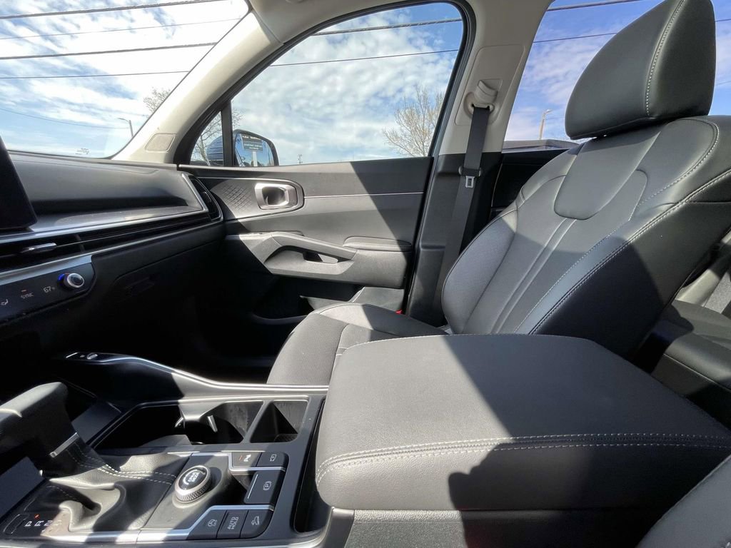 Certified 2025 Kia Sorento S w/ Panoramic Sunroof Package image 31