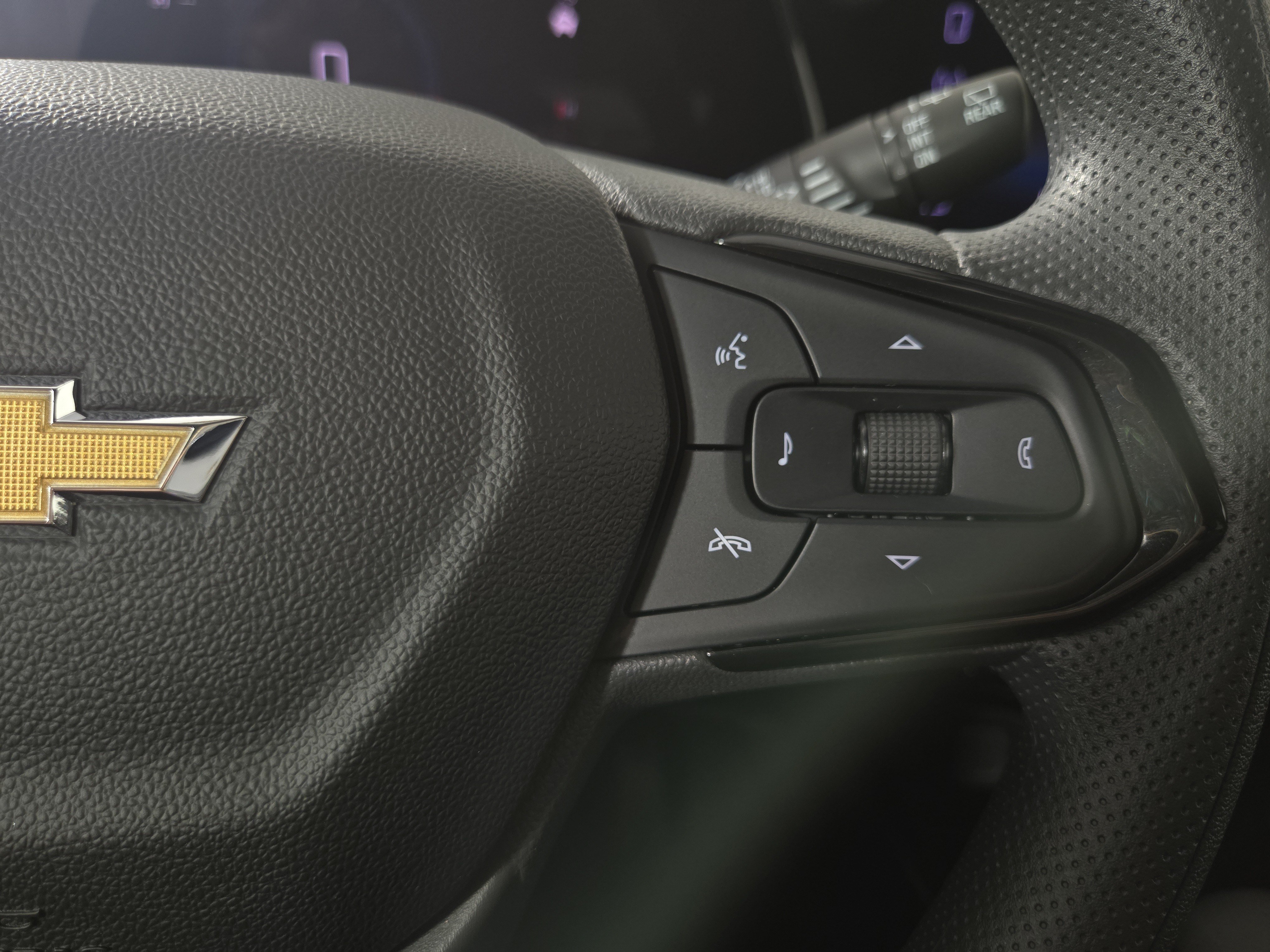 Certified 2025 Chevrolet Trax LT FWD image 16