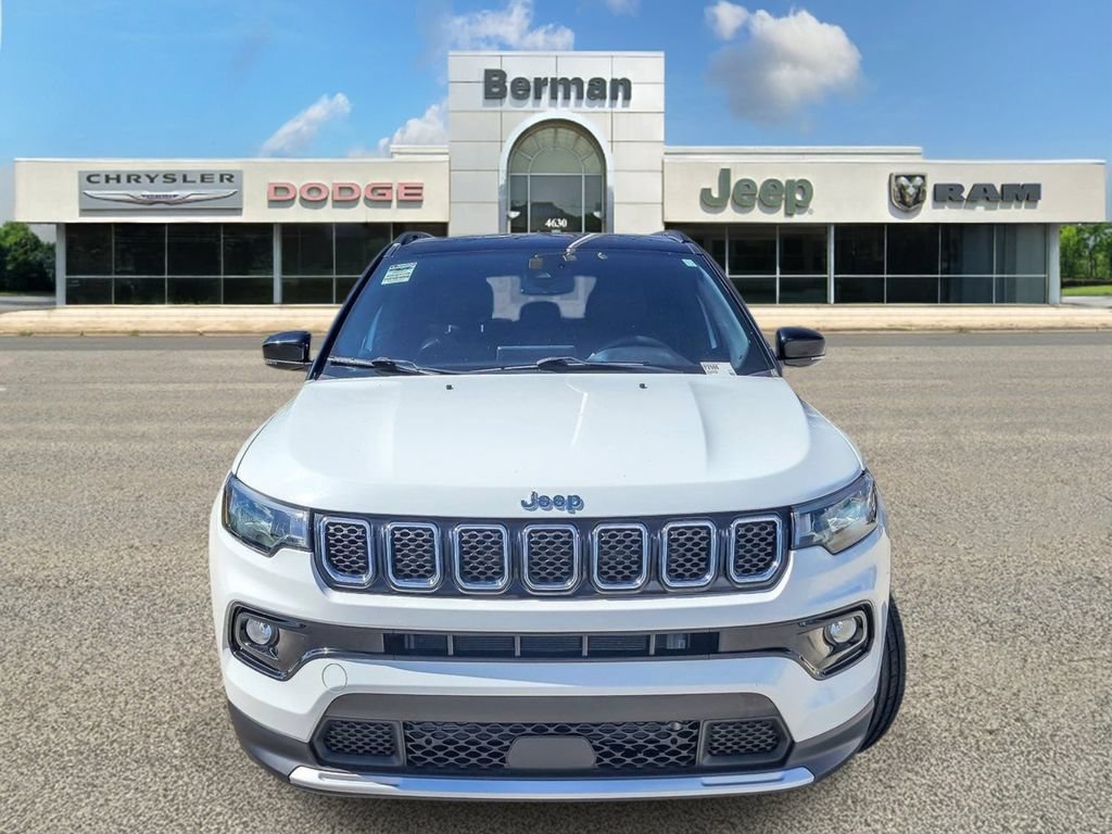 Used 2023 Jeep Compass Limited AWD/4WD image 5