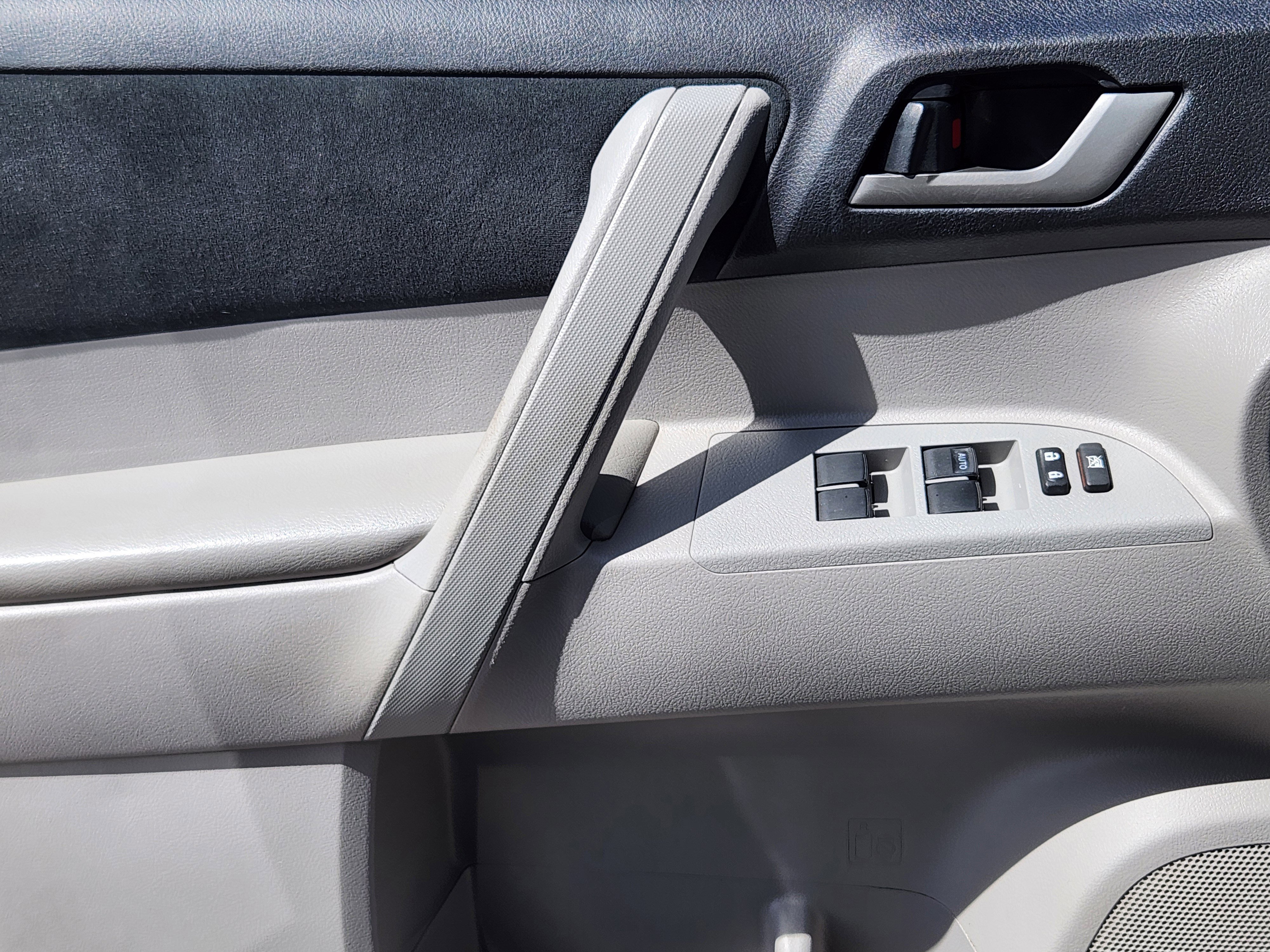 Used 2013 Toyota Highlander Plus image 9