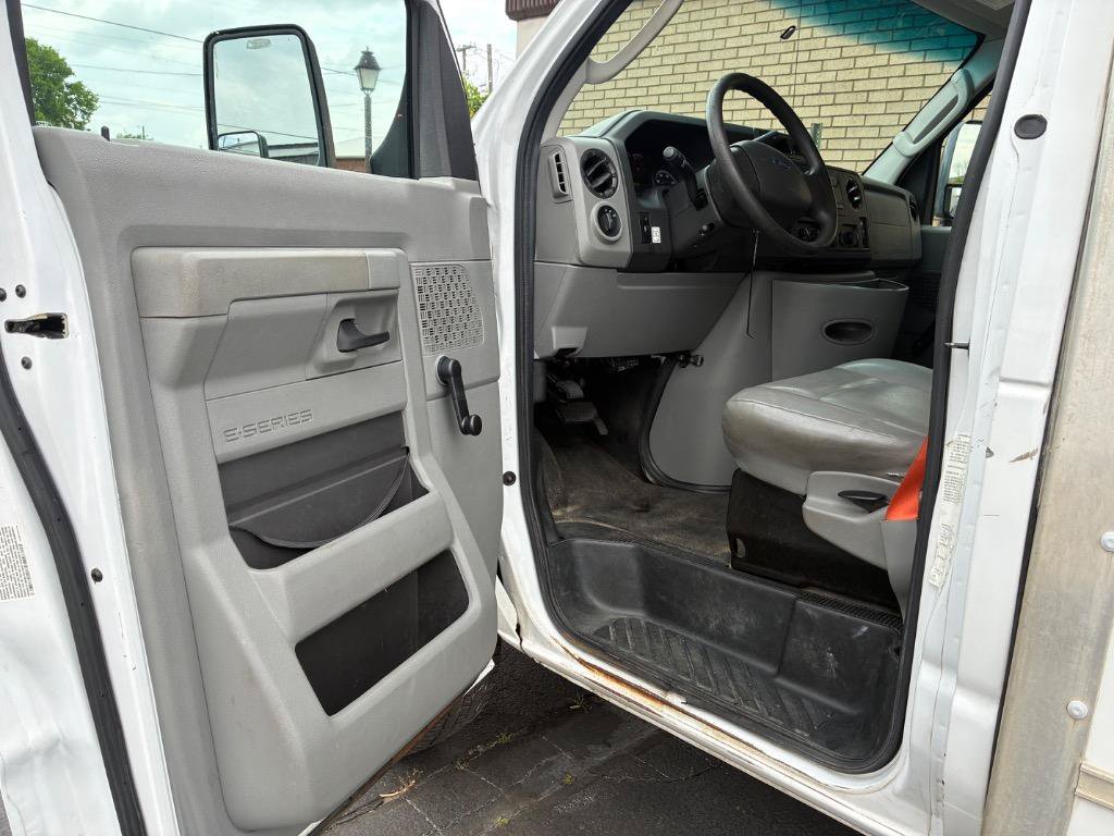 Used 2015 Ford E-350 and Econoline 350 Super Duty RWD image 14