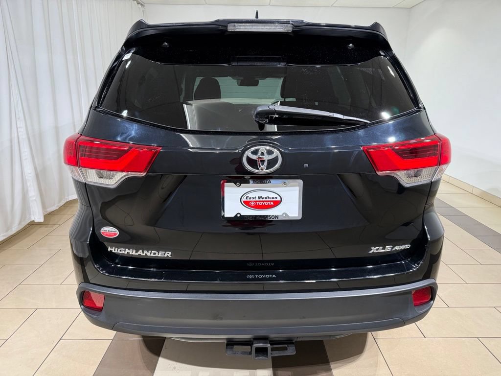 Certified 2019 Toyota Highlander XLE AWD/4WD image 4