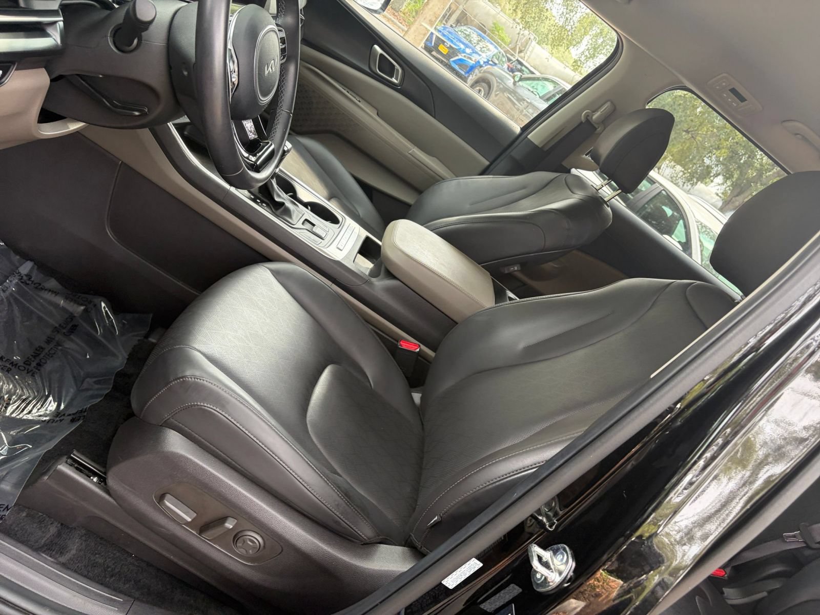 Used 2026 Kia Carnival FWD image 38