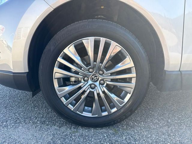 Certified 2023 Toyota Venza Limited AWD/4WD image 6