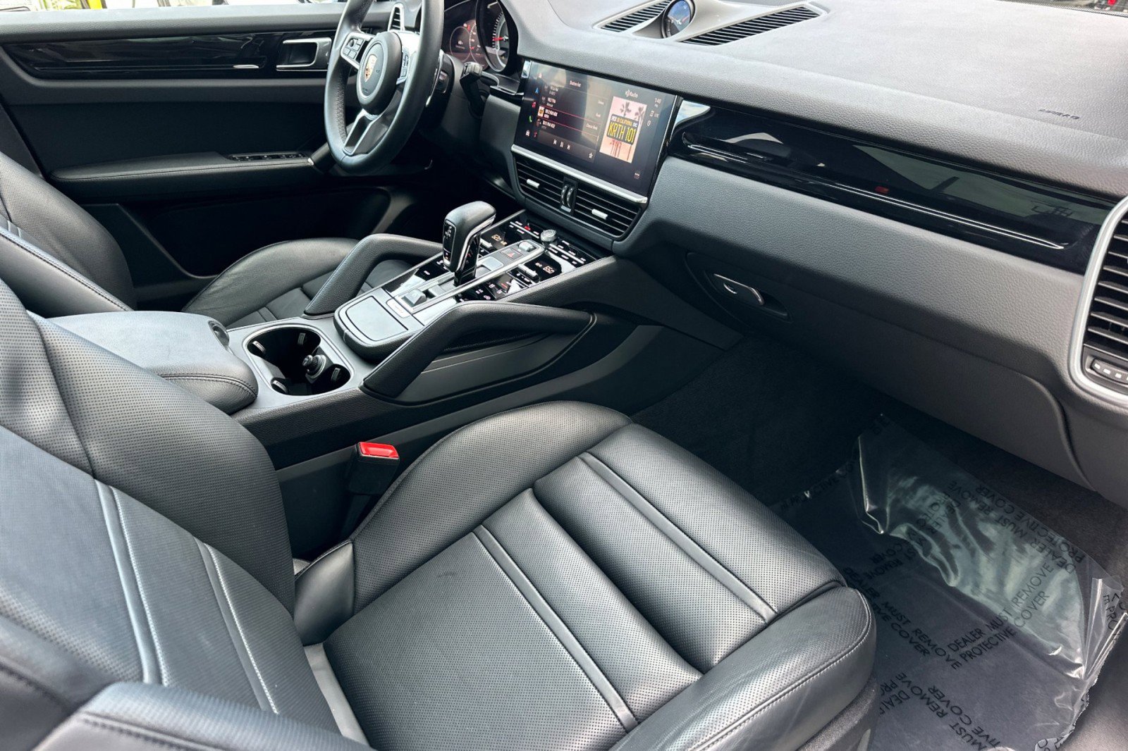 Used 2023 Porsche Cayenne image 16