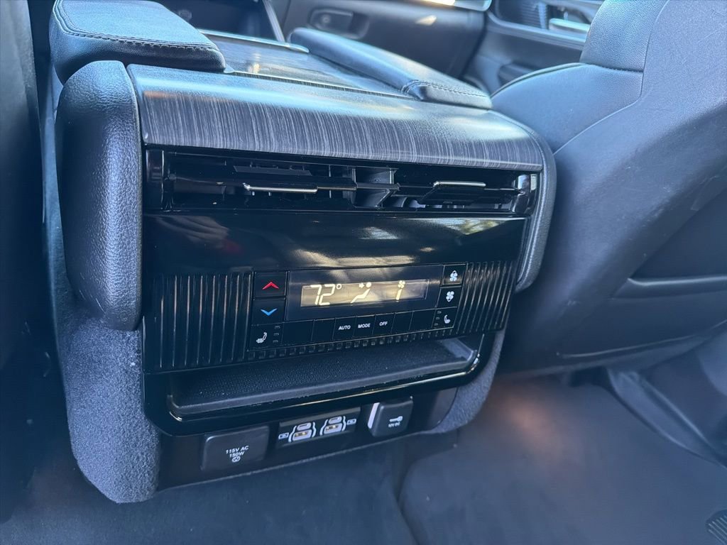 Used 2023 Jeep Wagoneer Series III w/ Preferred Equipment Group image 22