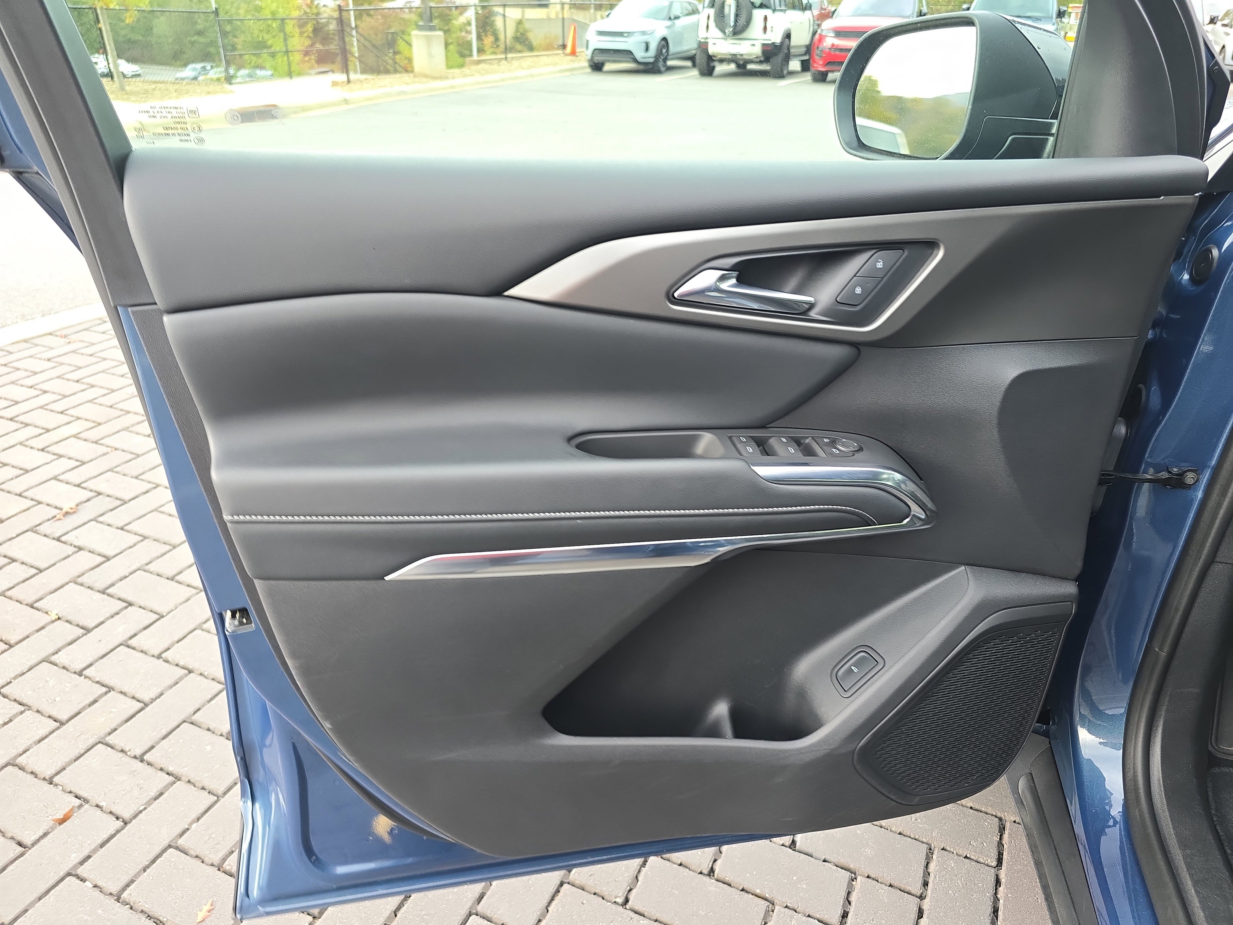 Used 2025 Chevrolet Traverse LT image 20