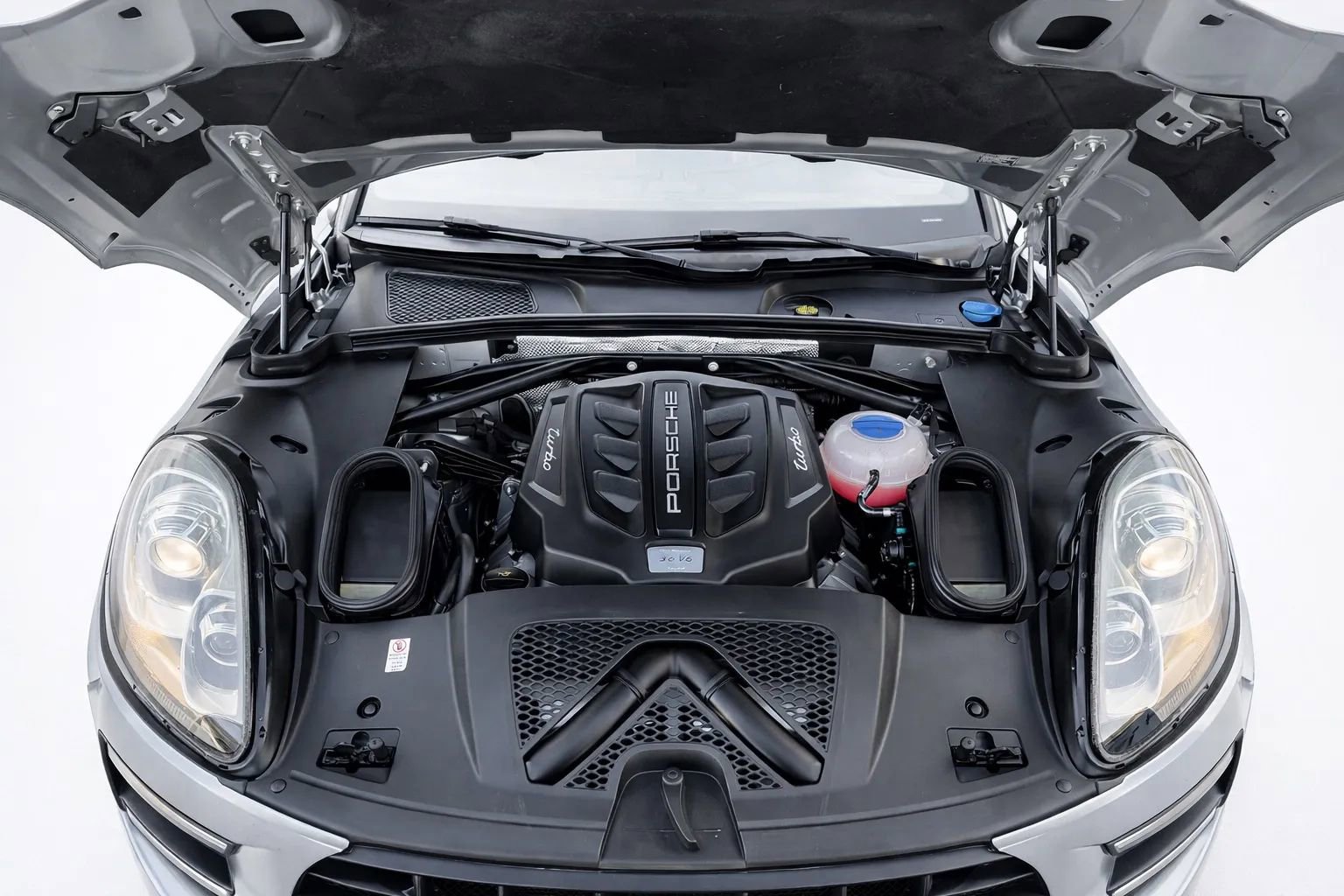 Used 2015 Porsche Macan Turbo image 13