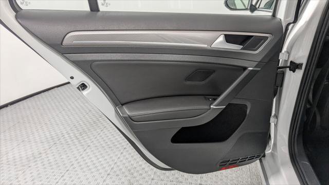 Used 2017 Volkswagen Golf Alltrack S image 16