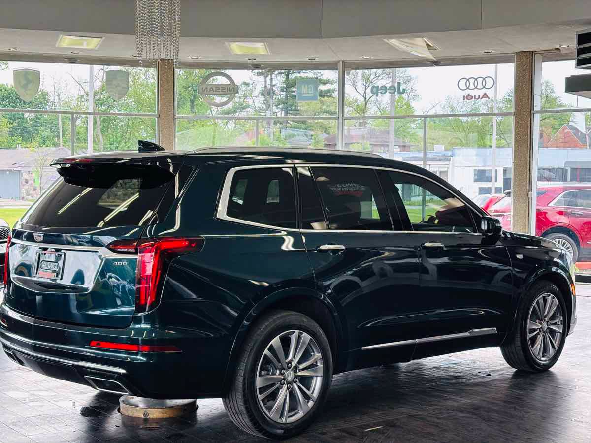 Used 2024 Cadillac XT6 Premium Luxury w/ Technology Package FWD image 8