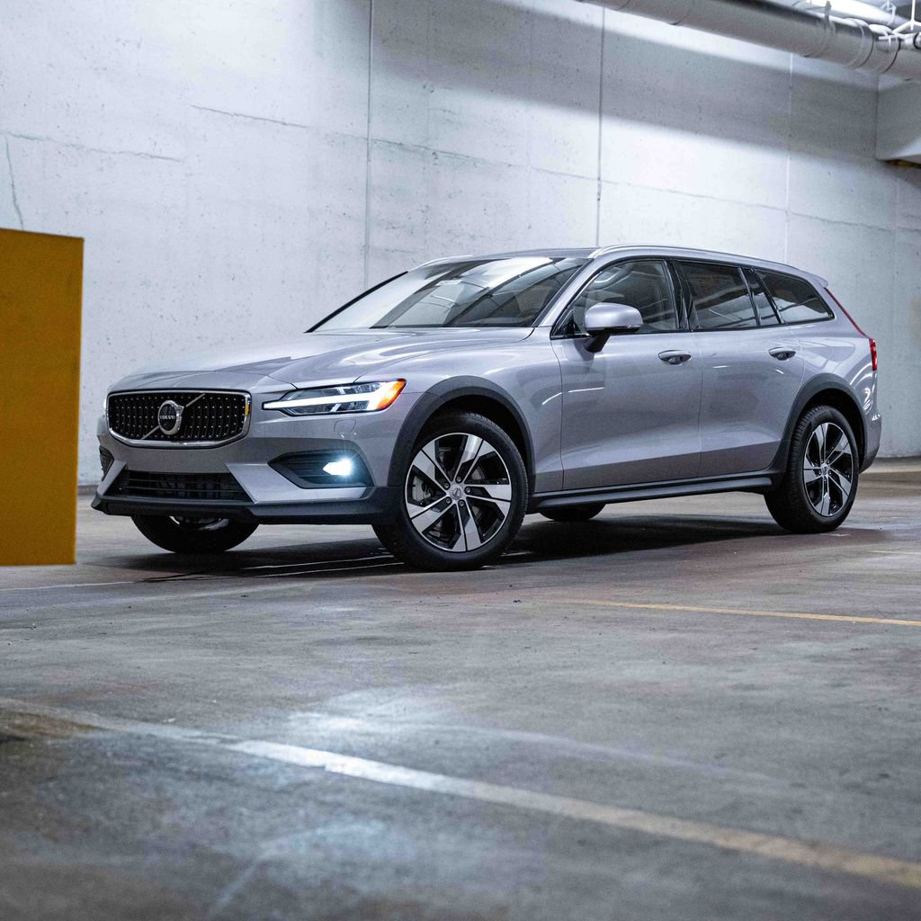 New 2026 Volvo V60 B5 Cross Country Plus w/ Climate Package