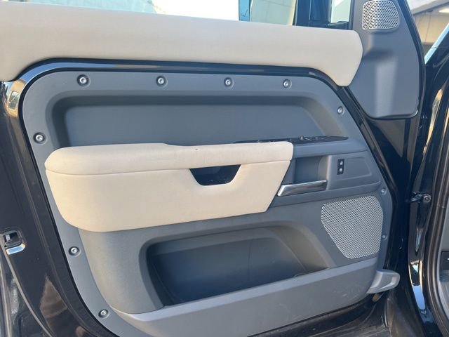 Used 2023 Land Rover Defender 130 S image 7