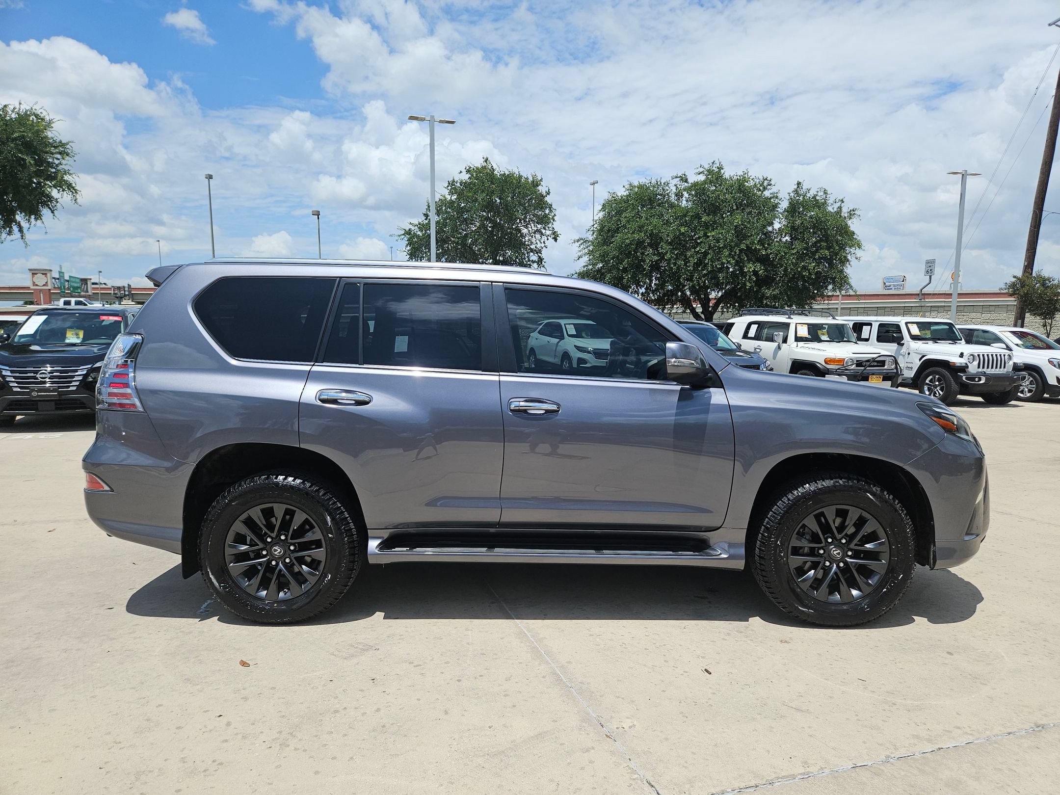Used 2021 Lexus GX 460 Premium w/ Premium Package AWD/4WD image 2