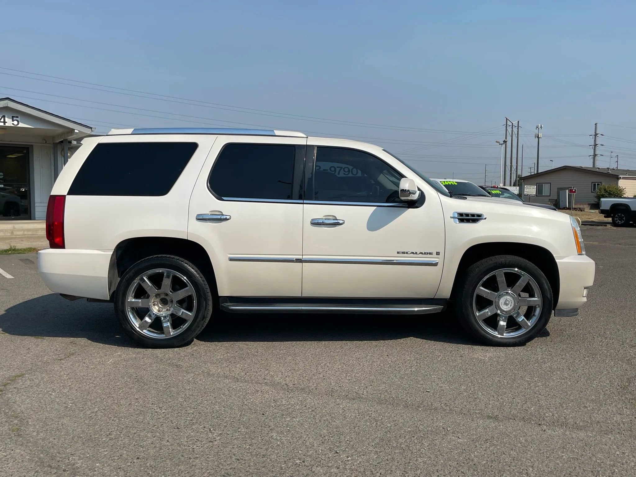 Used 2007 Cadillac Escalade AWD w/ Climate Package image 2