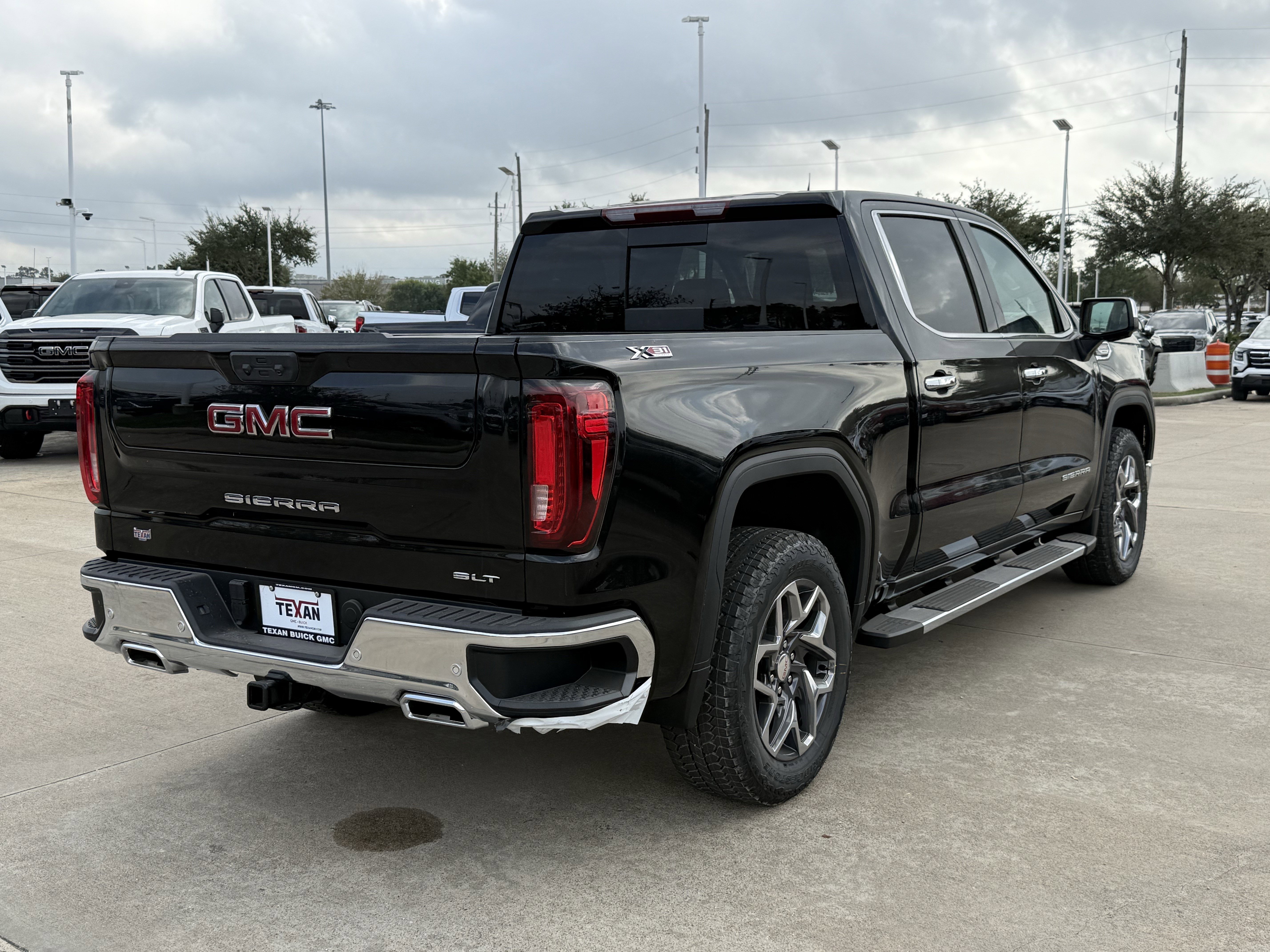 New 2026 GMC Sierra 1500 SLT image 5